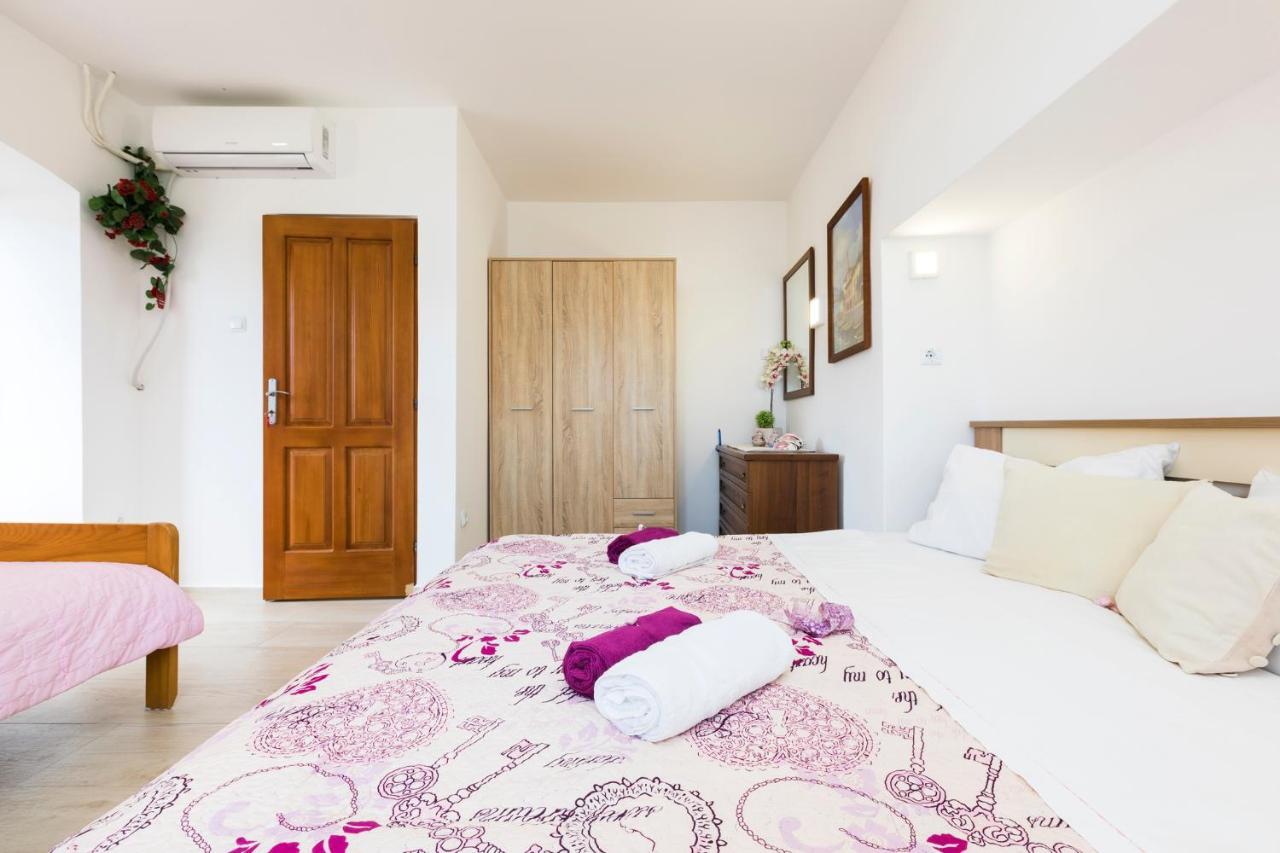 Apartmani I Soba Roberto I Mirjana 발룬 외부 사진