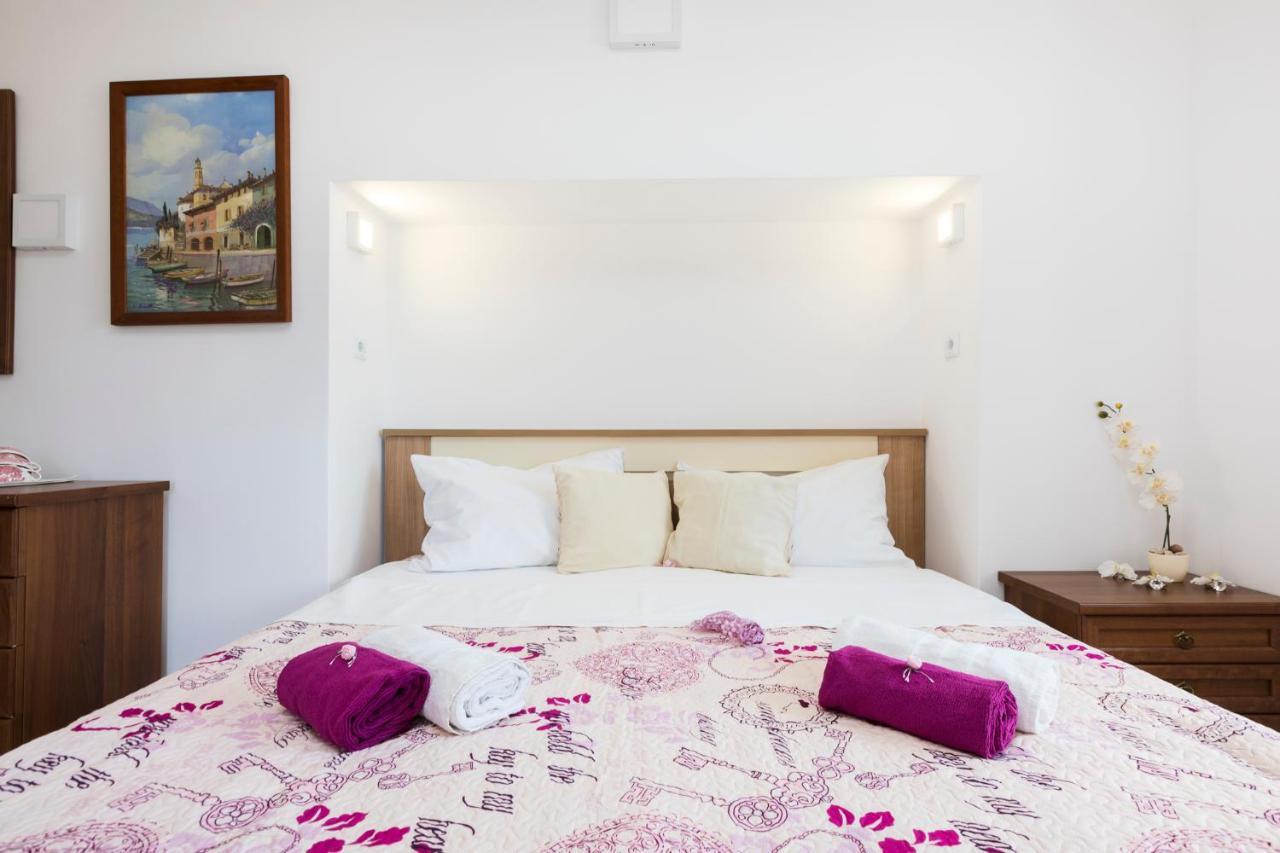 Apartmani I Soba Roberto I Mirjana 발룬 외부 사진