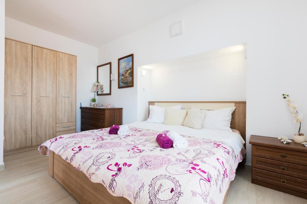 Apartmani I Soba Roberto I Mirjana 발룬 외부 사진
