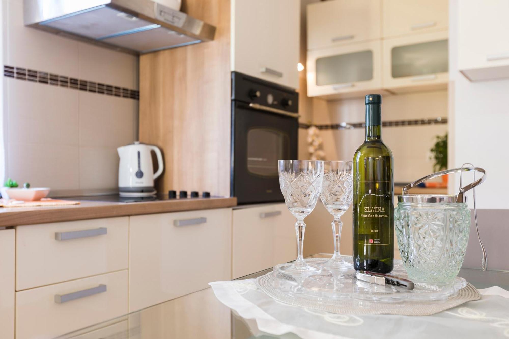 Apartmani I Soba Roberto I Mirjana 발룬 외부 사진